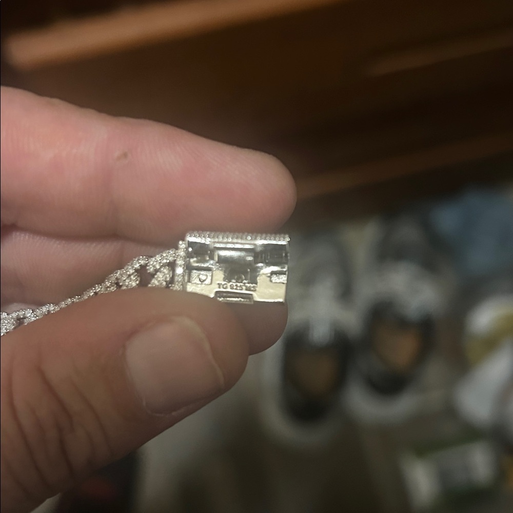 24 inch 6 mm 925 silver moissanite Cuban chain.
54 grams of 925 silver - Picture 6 of 7